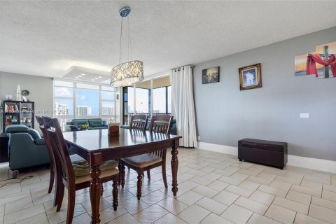 Copropriété à vendre à Aventura, Floride: 2 chambres, 121.98 m2 № 1887309 - photo 4
