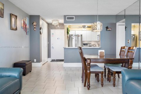 Copropriété à vendre à Aventura, Floride: 2 chambres, 121.98 m2 № 1887309 - photo 11