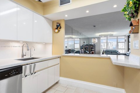 Copropriété à vendre à Aventura, Floride: 2 chambres, 121.98 m2 № 1887309 - photo 18