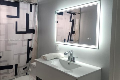 House in Miami, Florida 4 bedrooms, 120.4 sq.m. № 1962471 - photo 7