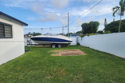 House in Miami, Florida 4 bedrooms, 120.4 sq.m. № 1962471 - photo 21