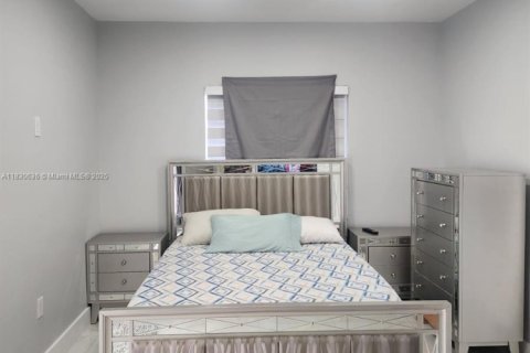 House in Miami, Florida 4 bedrooms, 120.4 sq.m. № 1962471 - photo 9