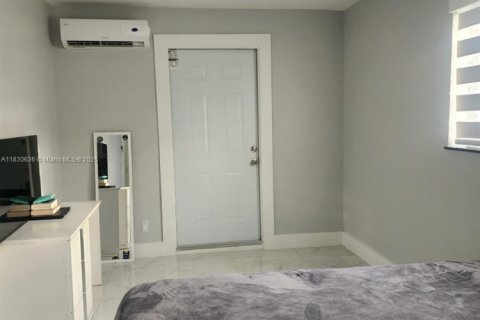 House in Miami, Florida 4 bedrooms, 120.4 sq.m. № 1962471 - photo 26