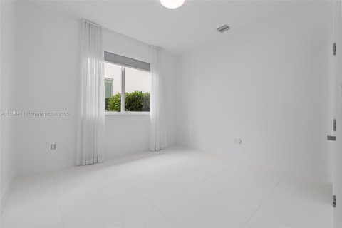 Купить виллу или дом в Дорал, Флорида 5 спален, 328.6м2, № 1827510 - фото 24