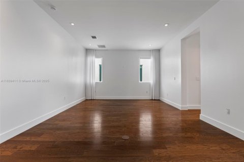 Купить виллу или дом в Дорал, Флорида 5 спален, 328.6м2, № 1827510 - фото 30