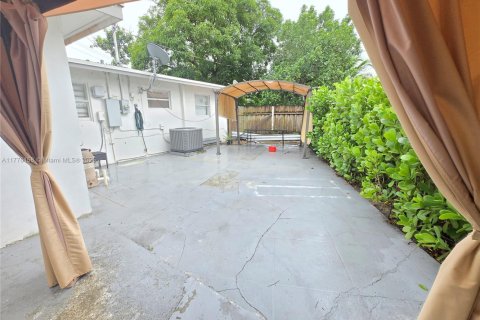 House in Margate, Florida 4 bedrooms, 176.33 sq.m. № 1814673 - photo 28