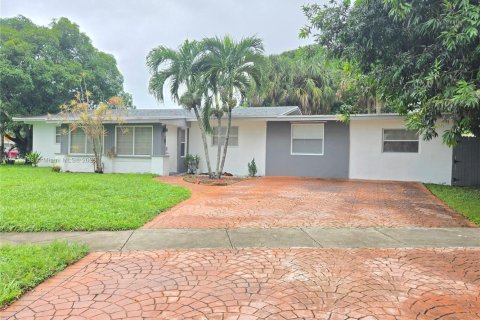 House in Margate, Florida 4 bedrooms, 176.33 sq.m. № 1814673 - photo 30