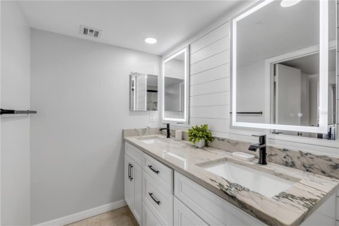 Condo in Daytona Beach, Florida, 1 bedroom  № 2094846 - photo 27