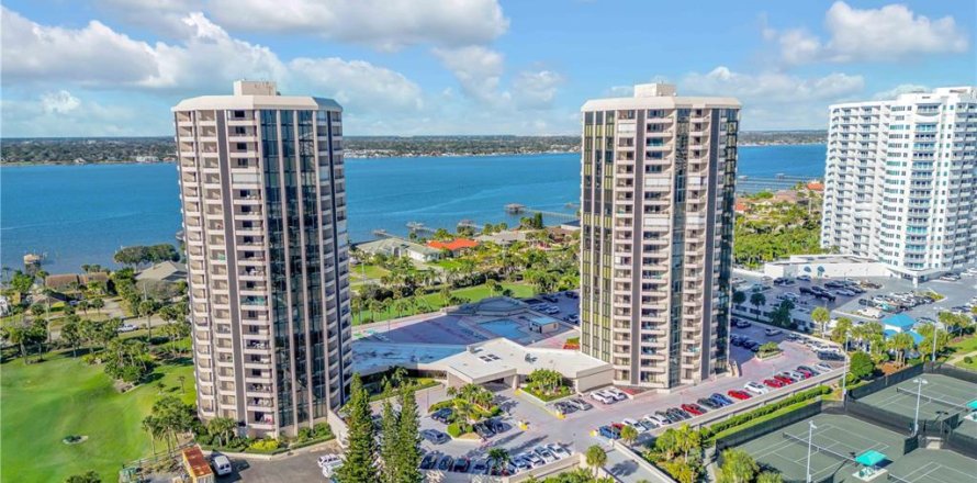 Condo in Daytona Beach, Florida, 1 bedroom  № 2094846