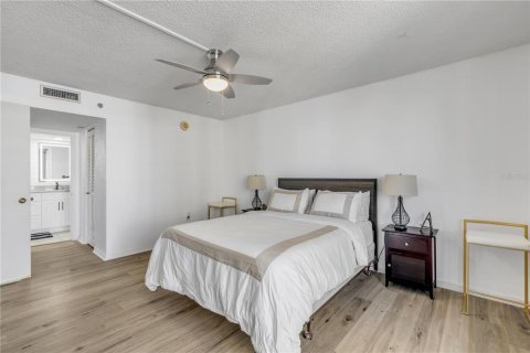 Condo in Daytona Beach, Florida, 1 bedroom  № 2094846 - photo 24