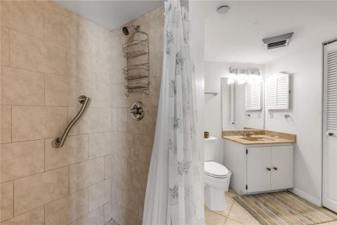 Condo in Daytona Beach, Florida, 1 bedroom  № 2094846 - photo 16