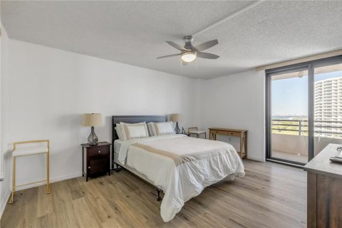 Condo in Daytona Beach, Florida, 1 bedroom  № 2094846 - photo 22
