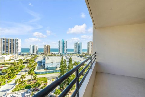 Condo in Daytona Beach, Florida, 1 bedroom  № 2094846 - photo 2