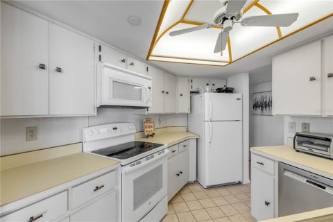 Condo in Daytona Beach, Florida, 1 bedroom  № 2094846 - photo 18