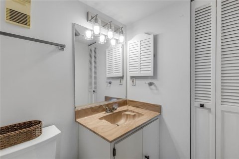 Condo in Daytona Beach, Florida, 1 bedroom  № 2094846 - photo 15