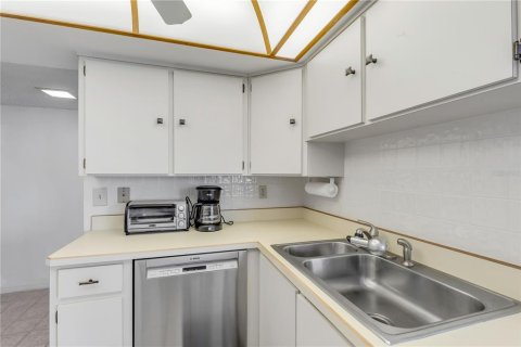 Condo in Daytona Beach, Florida, 1 bedroom  № 2094846 - photo 19