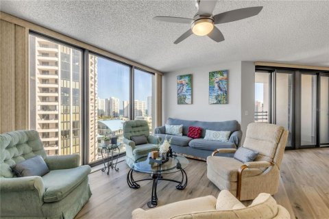 Condo in Daytona Beach, Florida, 1 bedroom  № 2094846 - photo 9