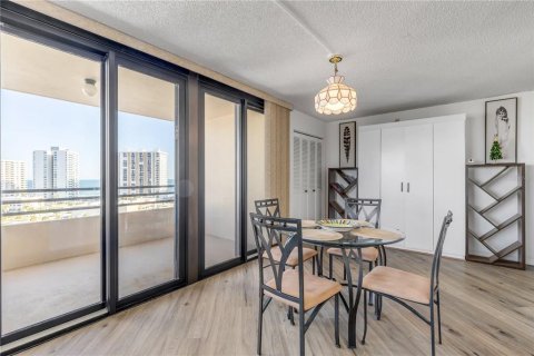 Condo in Daytona Beach, Florida, 1 bedroom  № 2094846 - photo 12