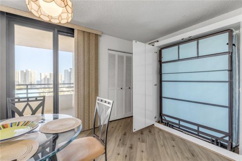 Condo in Daytona Beach, Florida, 1 bedroom  № 2094846 - photo 14