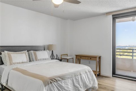 Condo in Daytona Beach, Florida, 1 bedroom  № 2094846 - photo 25