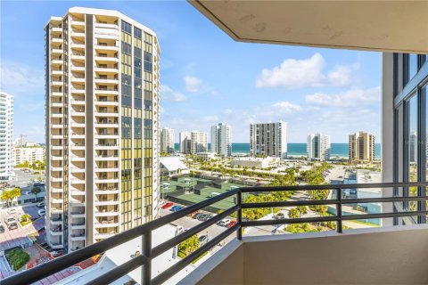 Condo in Daytona Beach, Florida, 1 bedroom  № 2094846 - photo 30