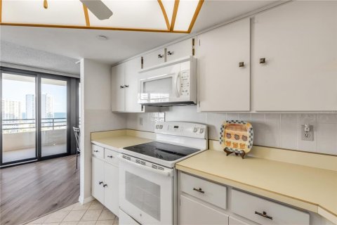 Condo in Daytona Beach, Florida, 1 bedroom  № 2094846 - photo 20