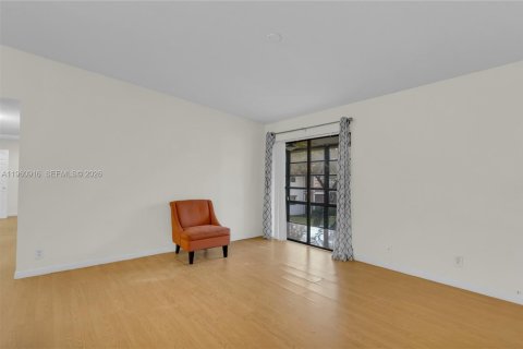 Condominio en venta en Tamarac, Florida, 2 dormitorios, 76.18 m2 № 2023646 - foto 2