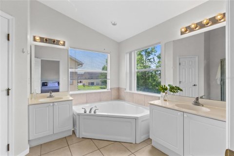 Condo in Kissimmee, Florida, 4 bedrooms № 2092894 - photo 13