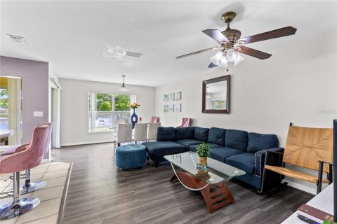 Condo in Kissimmee, Florida, 4 bedrooms № 2092894 - photo 5