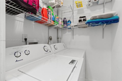 House in Tamarac, Florida 2 bedrooms, 81.29 sq.m. № 1817741 - photo 8