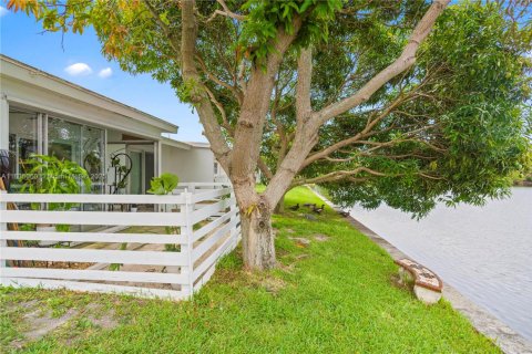 House in Tamarac, Florida 2 bedrooms, 81.29 sq.m. № 1817741 - photo 12