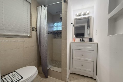 Commercial property in Miami, Florida 201.32 sq.m. № 1804428 - photo 24