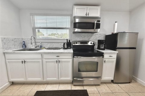 Commercial property in Miami, Florida 201.32 sq.m. № 1804428 - photo 23