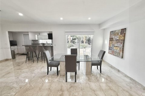 Commercial property in Miami, Florida 201.32 sq.m. № 1804428 - photo 4