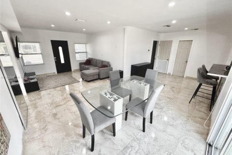 Commercial property in Miami, Florida 201.32 sq.m. № 1804428 - photo 5