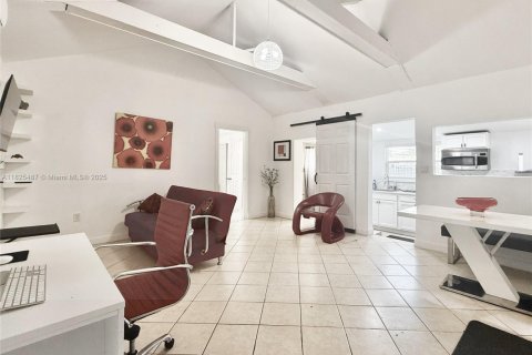 Commercial property in Miami, Florida 201.32 sq.m. № 1804428 - photo 22