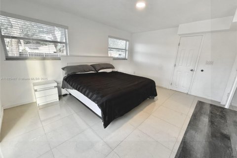 Commercial property in Miami, Florida 201.32 sq.m. № 1804428 - photo 9