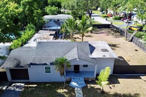 Commercial property in Miami, Florida 201.32 sq.m. № 1804428 - photo 2