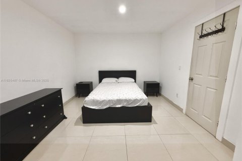 Commercial property in Miami, Florida 201.32 sq.m. № 1804428 - photo 11