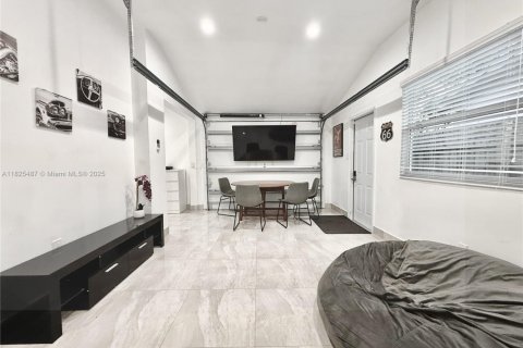 Commercial property in Miami, Florida 201.32 sq.m. № 1804428 - photo 17