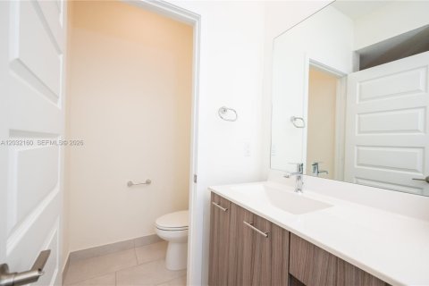 Снять в аренду кондоминиум в Дорал, Флорида 3 спальни, 140.19м2, № 2077948 - фото 24