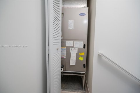 Снять в аренду кондоминиум в Дорал, Флорида 3 спальни, 140.19м2, № 2077948 - фото 30