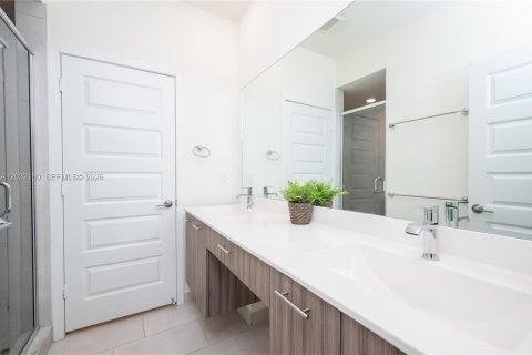 Снять в аренду кондоминиум в Дорал, Флорида 3 спальни, 140.19м2, № 2077948 - фото 23