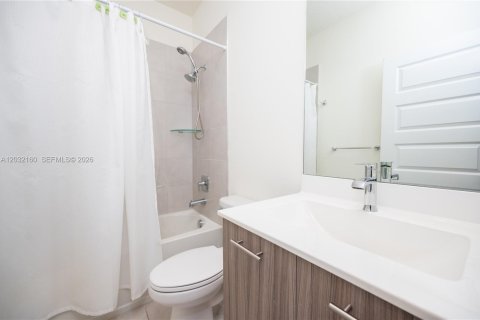 Снять в аренду кондоминиум в Дорал, Флорида 3 спальни, 140.19м2, № 2077948 - фото 19