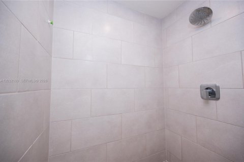 Снять в аренду кондоминиум в Дорал, Флорида 3 спальни, 140.19м2, № 2077948 - фото 26