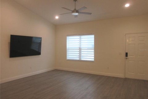 Villa ou maison à louer à Ocala, Floride: 4 chambres, 177.91 m2 № 2324485 - photo 3