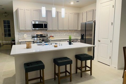 Townhouse in Davenport, Florida 3 bedrooms № 1739262 - photo 6