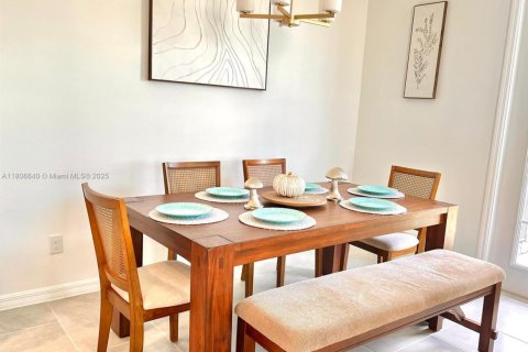 Townhouse in Davenport, Florida 3 bedrooms № 1739262 - photo 5