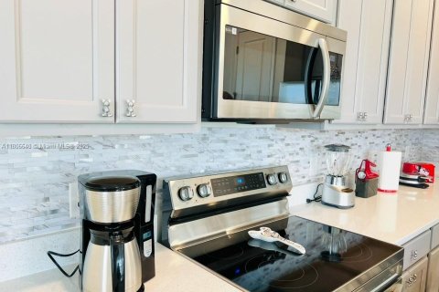 Townhouse in Davenport, Florida 3 bedrooms № 1739262 - photo 9