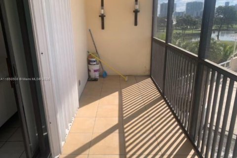 Condominio en venta en Aventura, Florida, 1 dormitorio, 84.82 m2 № 1856808 - foto 2